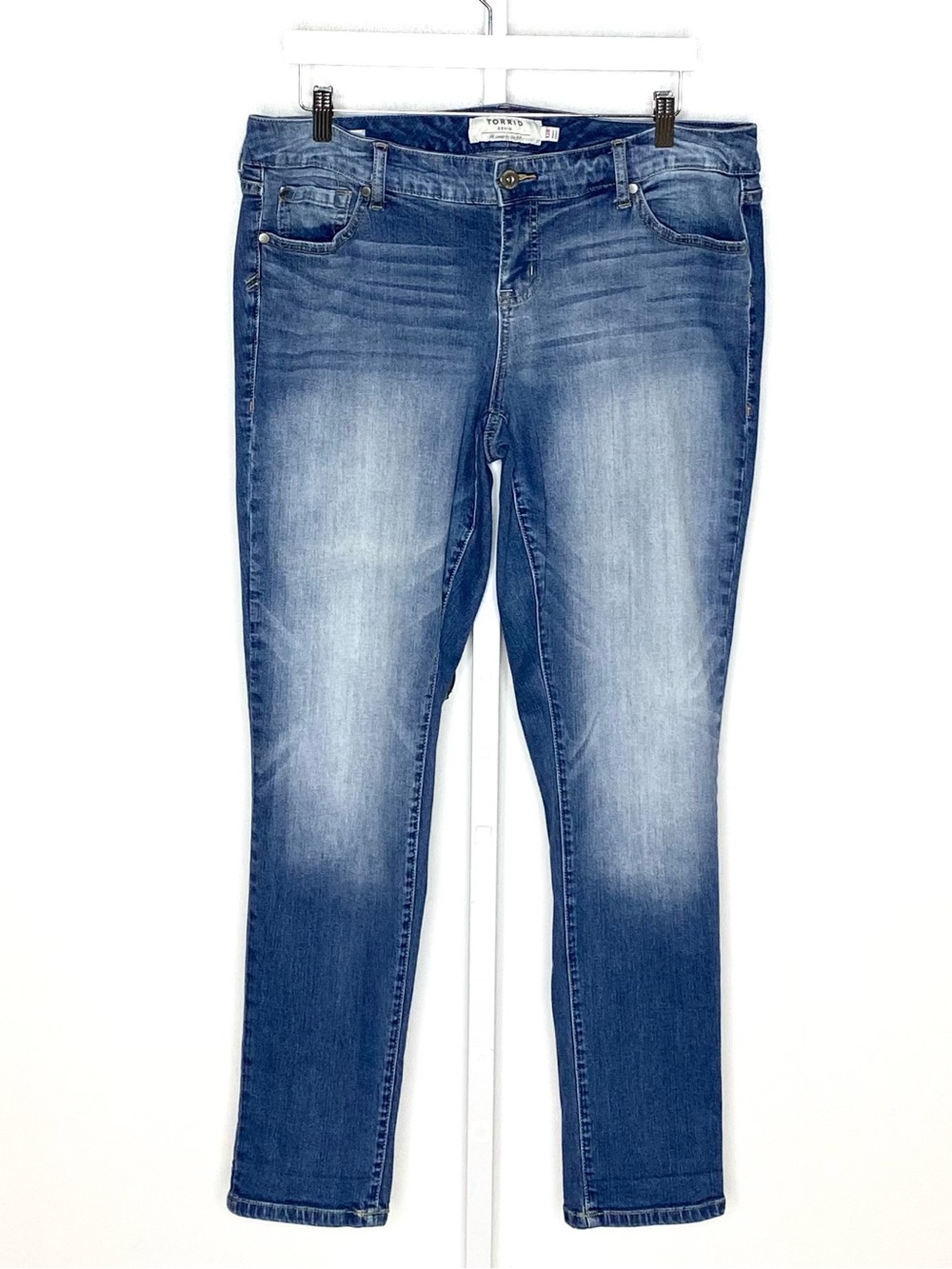 Torrid | Medium-Wash Denim Cotton/Spandex Mid-Rise Boyfriend Skinny Jeans Sz 12R